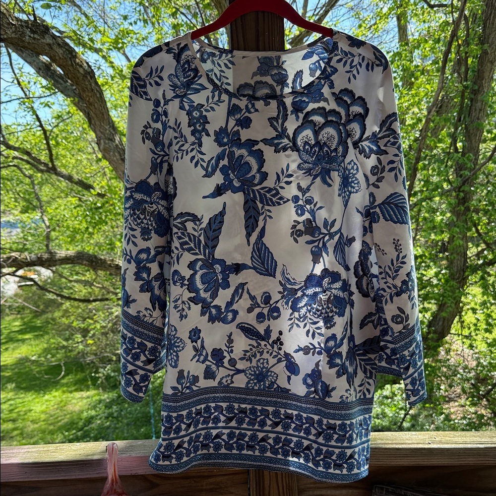 Women’s XL Blue Floral Long-Sleeve Women’s Tunic top polyester